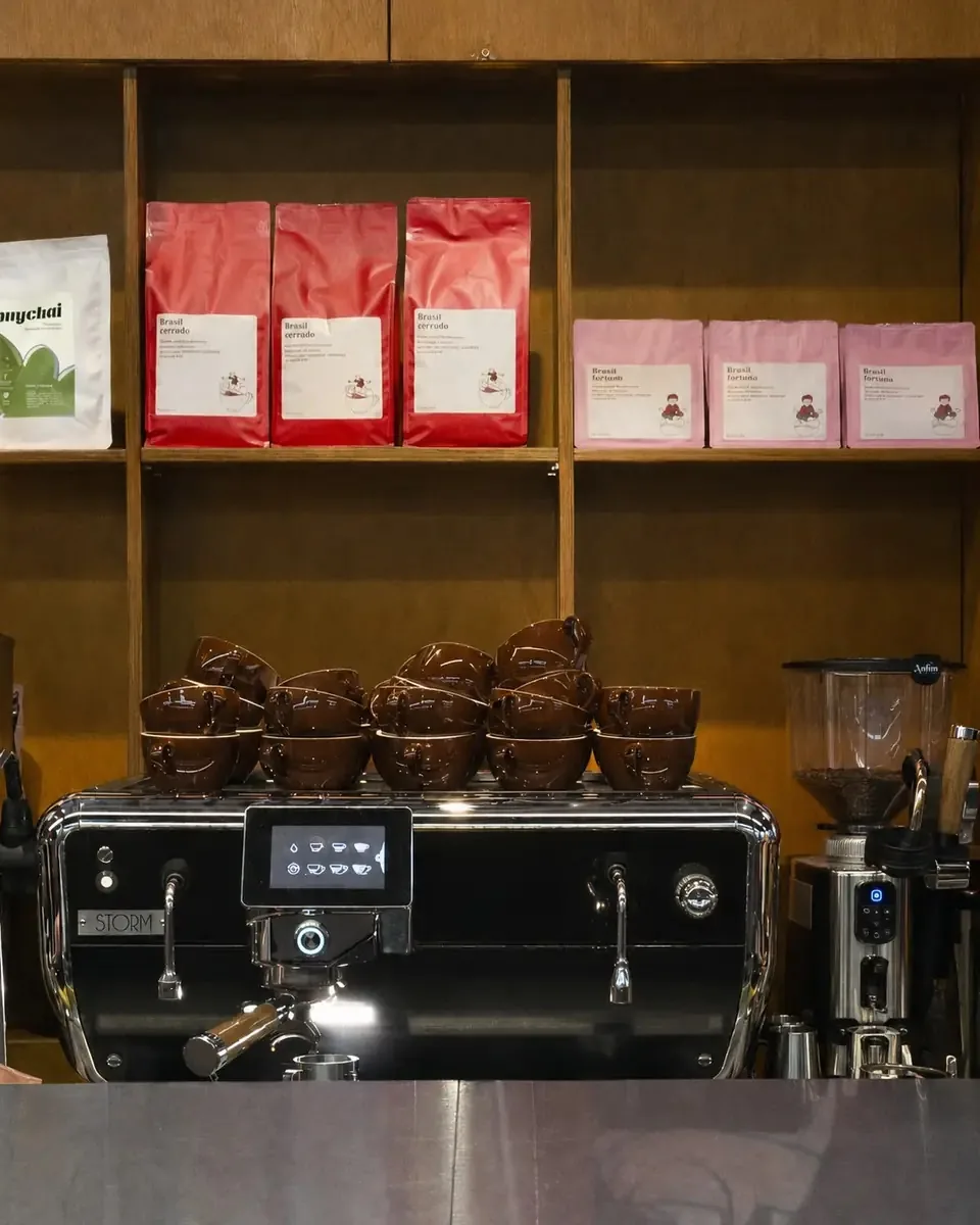 East Coffee, Café, Completed interior, interior image 6